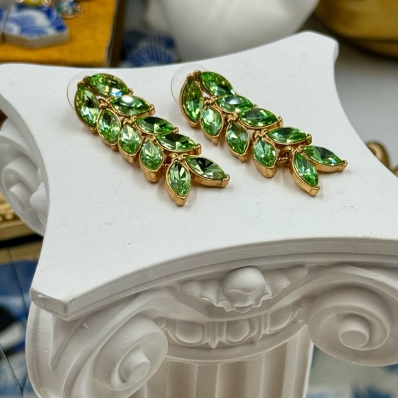 🆕 OSCAR DE LA RENTA 🧿 NWOT Crystal Leaves Drop Earrings, Green Gemstone - Picture 6 of 15